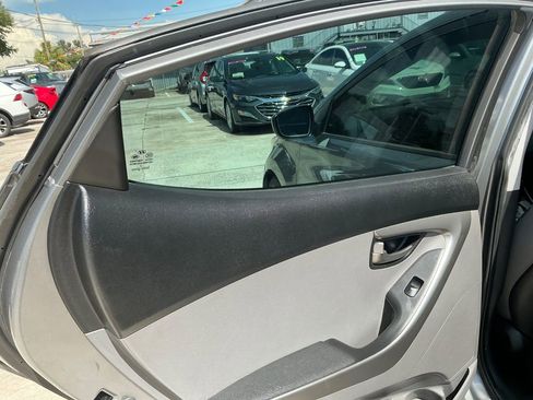 Used 2013 Hyundai Elantra GLS image 13