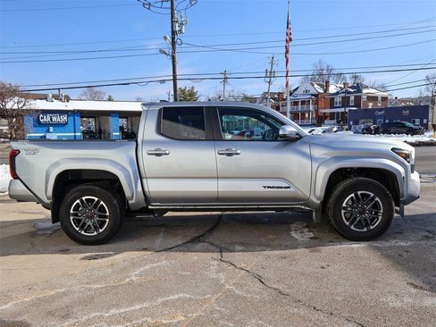 Used 2024 Toyota Tacoma TRD Sport image 6