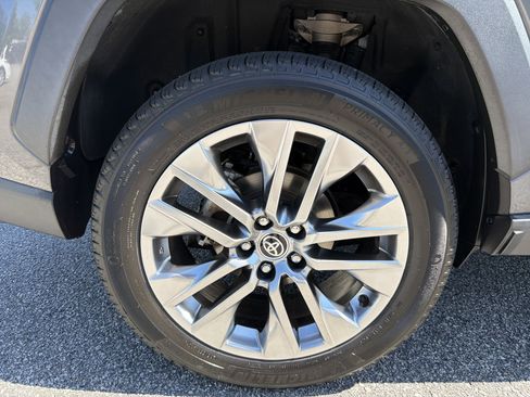 Certified 2020 Toyota RAV4 XLE Premium FWD image 27