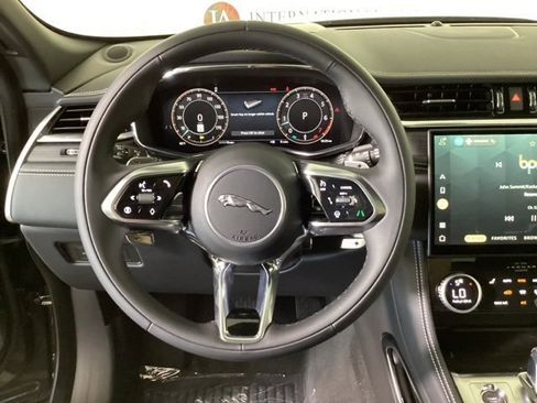 Certified 2025 Jaguar F-PACE R-Dynamic S image 15