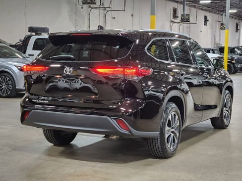 Used 2021 Toyota Highlander XLE FWD image 8