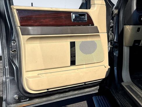 Used 2015 Lincoln Navigator 4WD w/ Equipment Group 101A Reserve image 17