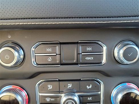 Used 2024 GMC Yukon SLT image 24