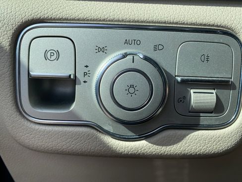 Used 2021 Mercedes-Benz GLE 350 4MATIC w/ Premium Package image 27