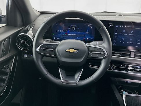 Used 2025 Chevrolet Equinox LT FWD image 17