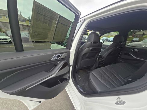 Used 2024 BMW X5 xDrive40i w/ M Sport Package AWD/4WD image 15