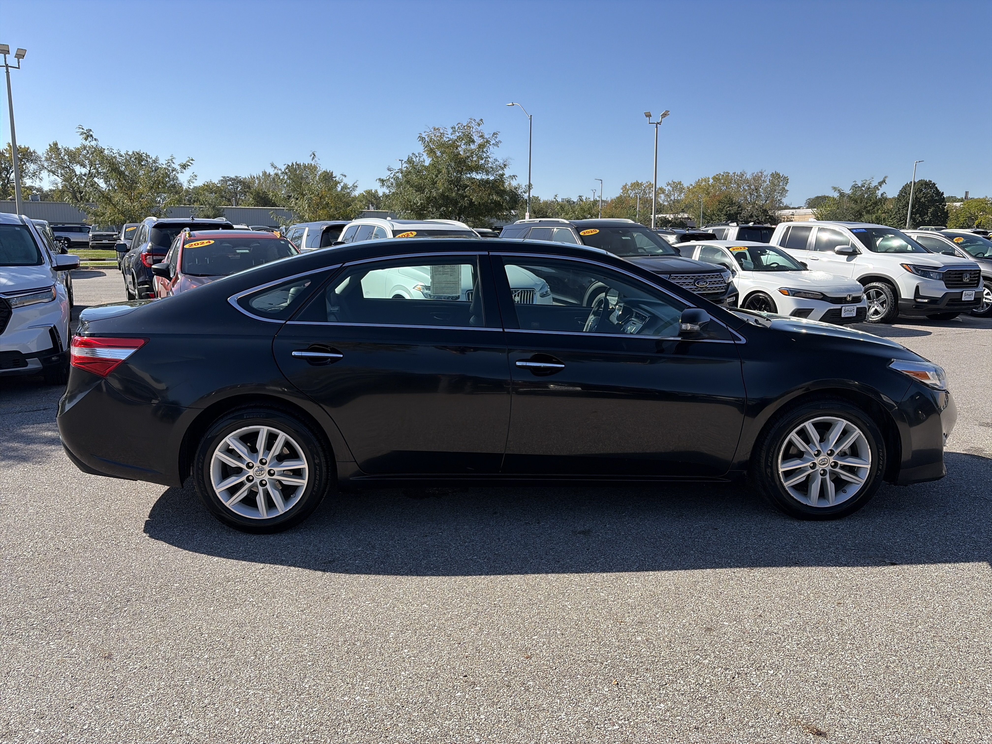 Used 2014 Toyota Avalon XLE Premium FWD image 4