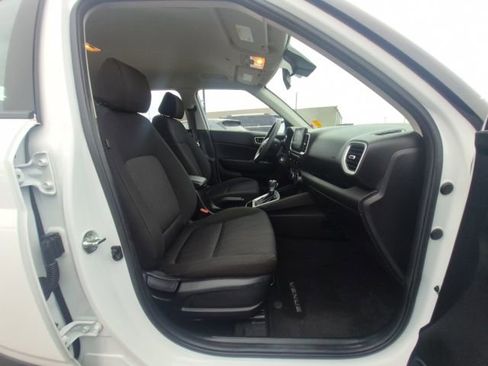 Used 2023 Hyundai Venue SE image 15