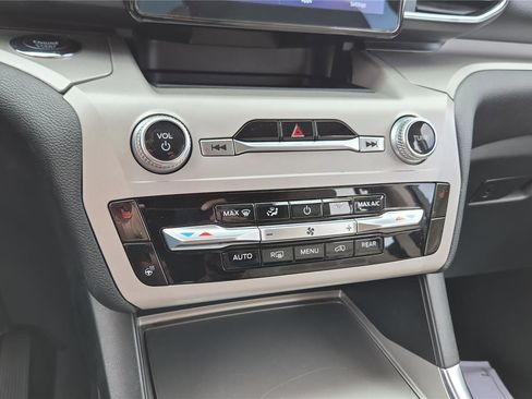 Used 2023 Ford Explorer XLT w/ Equipment Group 202A AWD/4WD image 19