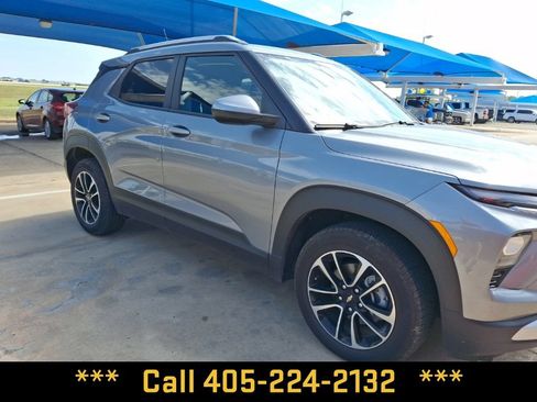 Used 2025 Chevrolet TrailBlazer LT FWD image 11