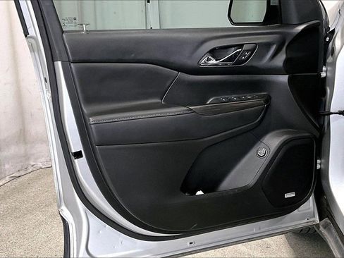 Used 2018 GMC Acadia SLT image 36