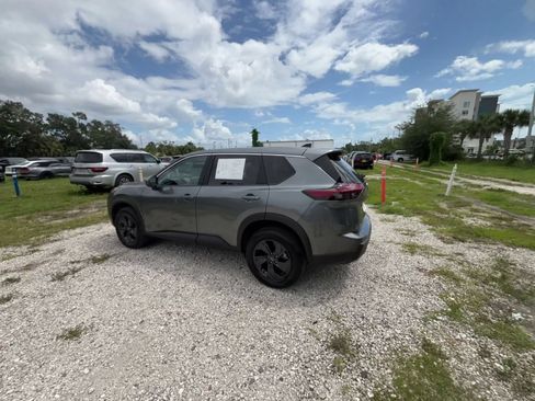 Used 2026 Nissan Rogue SV AWD/4WD image 9