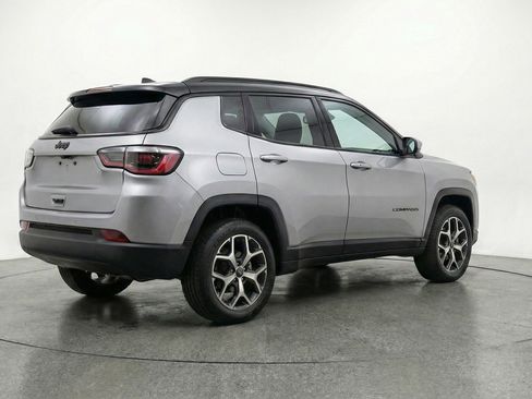 Used 2025 Jeep Compass Limited AWD/4WD image 9