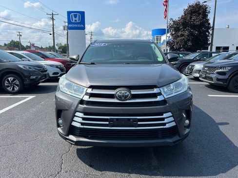 Used 2018 Toyota Highlander XLE AWD/4WD image 8