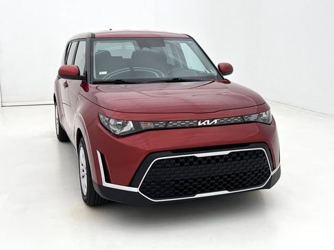 Used 2023 Kia Soul LX FWD image 3