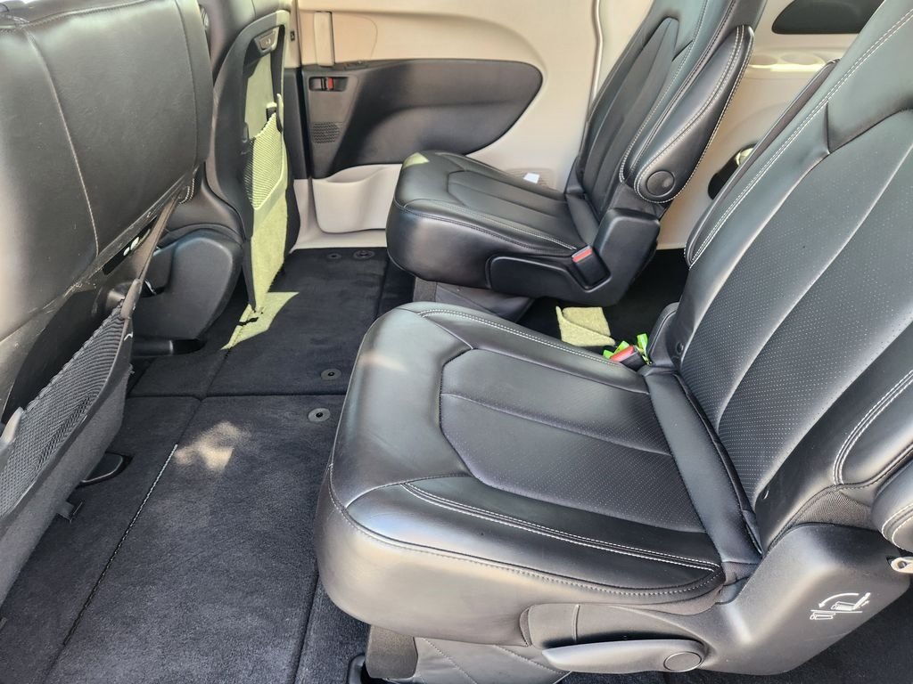 Used 2024 Chrysler Pacifica Touring-L FWD image 30