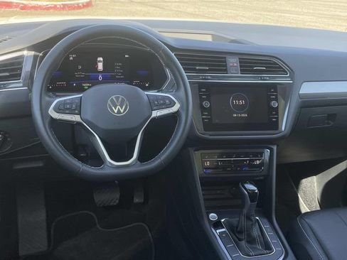 Certified 2023 Volkswagen Tiguan SE w/ Panoramic Sunroof Package FWD image 6