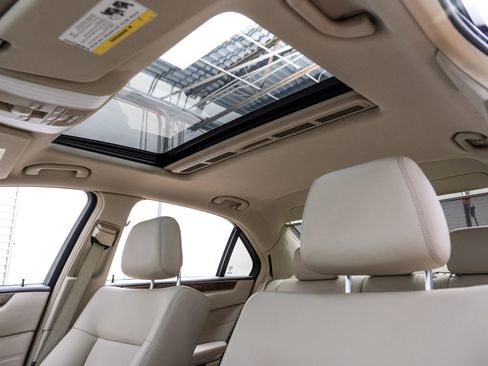 Used 2014 Mercedes-Benz E 350 4MATIC Sedan image 6