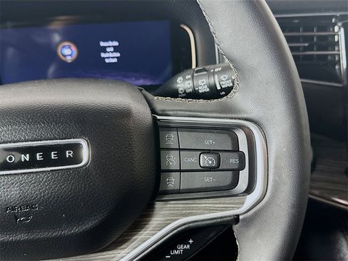 Used 2024 Jeep Wagoneer L Series II w/ Flexible Seating Group image 26