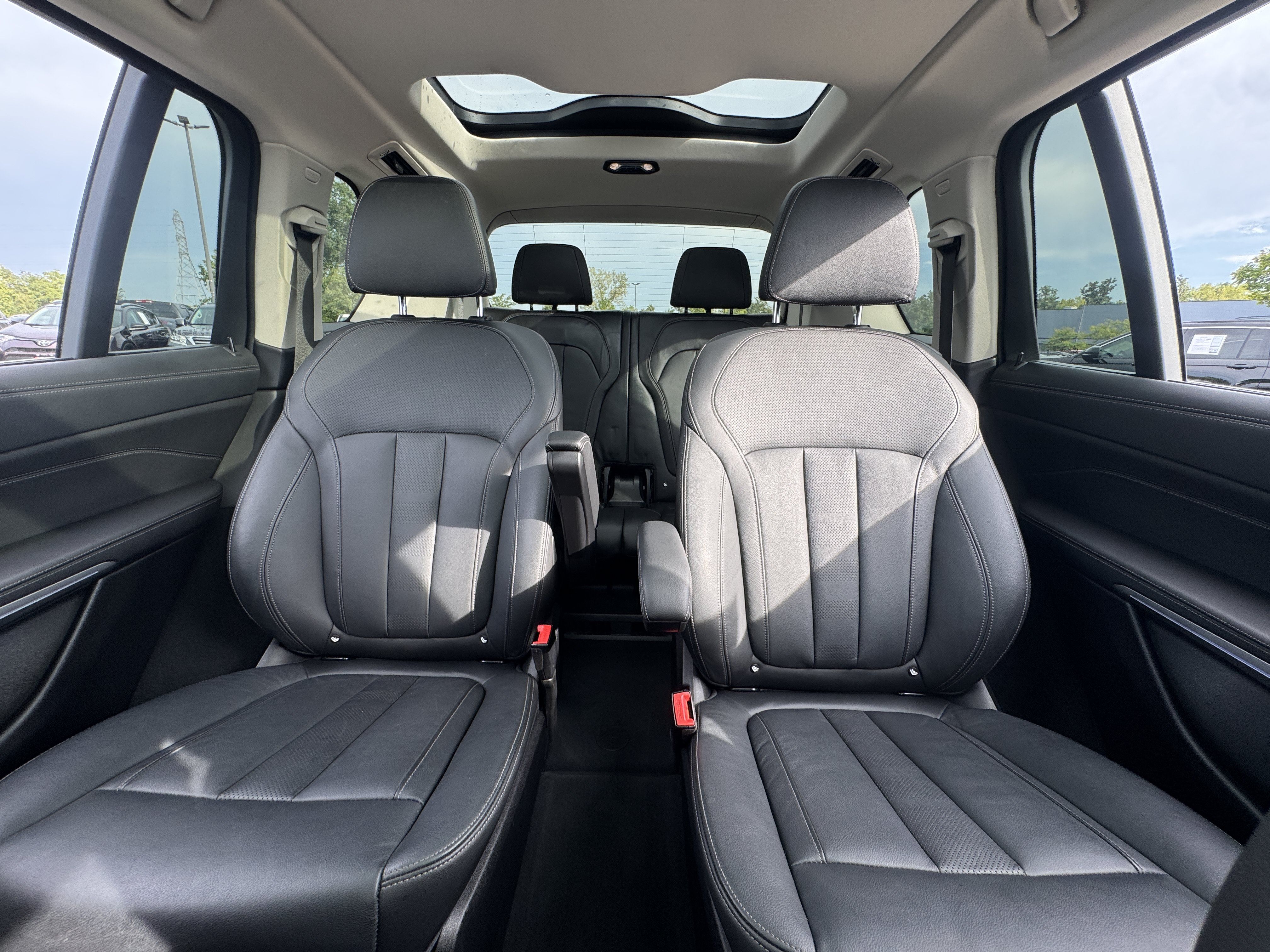 Used 2022 BMW X7 xDrive40i w/ Executive Package AWD/4WD image 34