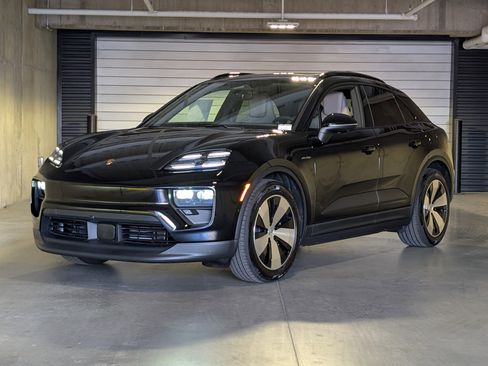 New 2026 Porsche Macan 4 Electric image 1