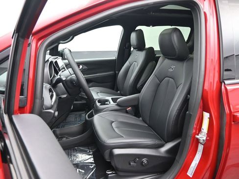 New 2026 Chrysler Pacifica Select w/ S Appearance Package FWD image 20