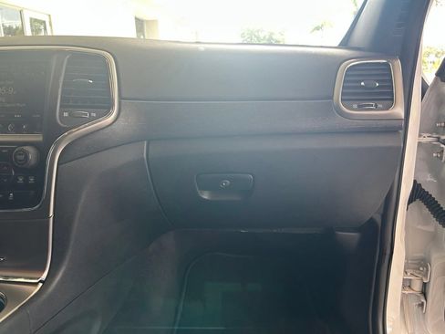 Used 2017 Jeep Grand Cherokee Altitude RWD image 24