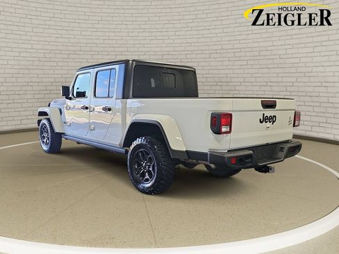 Used 2023 Jeep Gladiator Sport AWD/4WD image 7