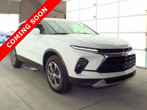 Used 2025 Chevrolet Blazer LT FWD image 3
