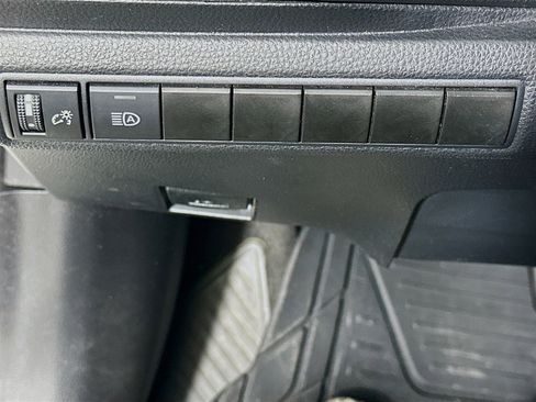 Used 2020 Toyota Corolla LE FWD image 17