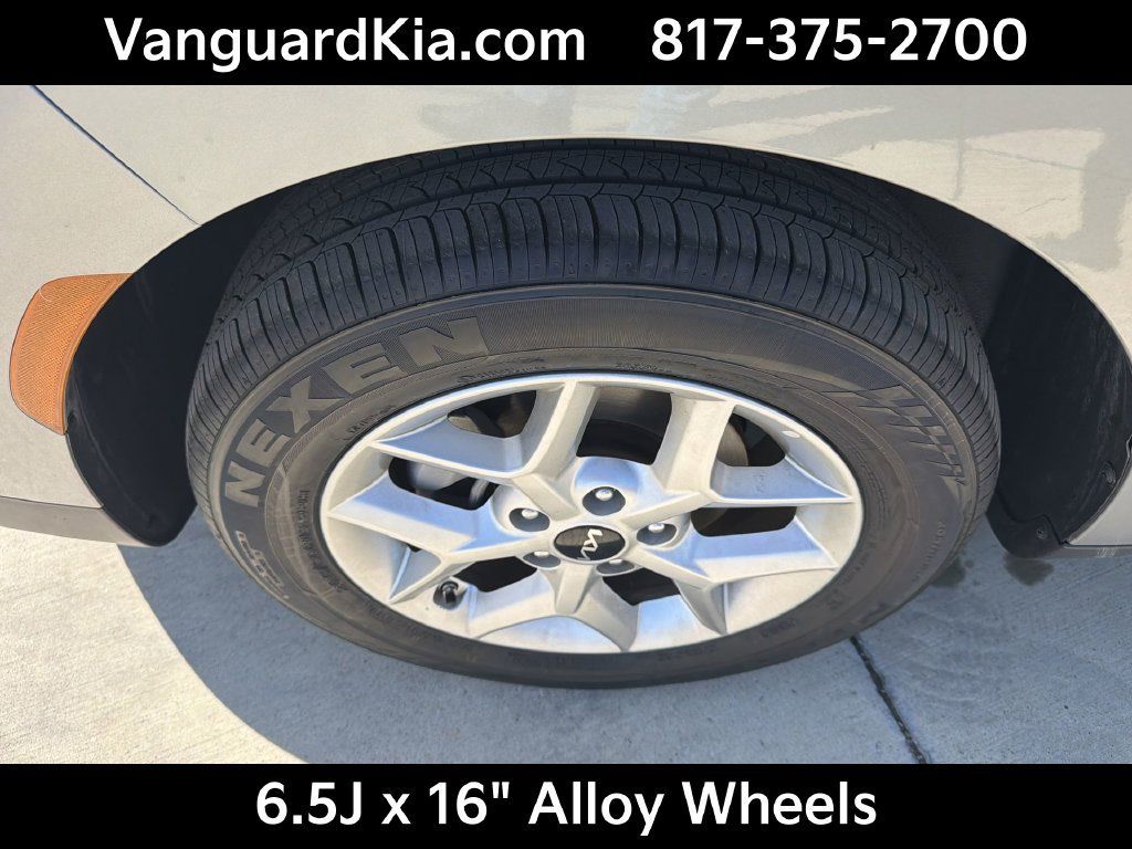 Certified 2025 Kia Soul LX w/ LX Technology Package FWD image 22