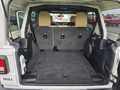 Used 2021 Jeep Wrangler Unlimited Sahara w/ Uconnect 4C Nav & Sound Group image 10