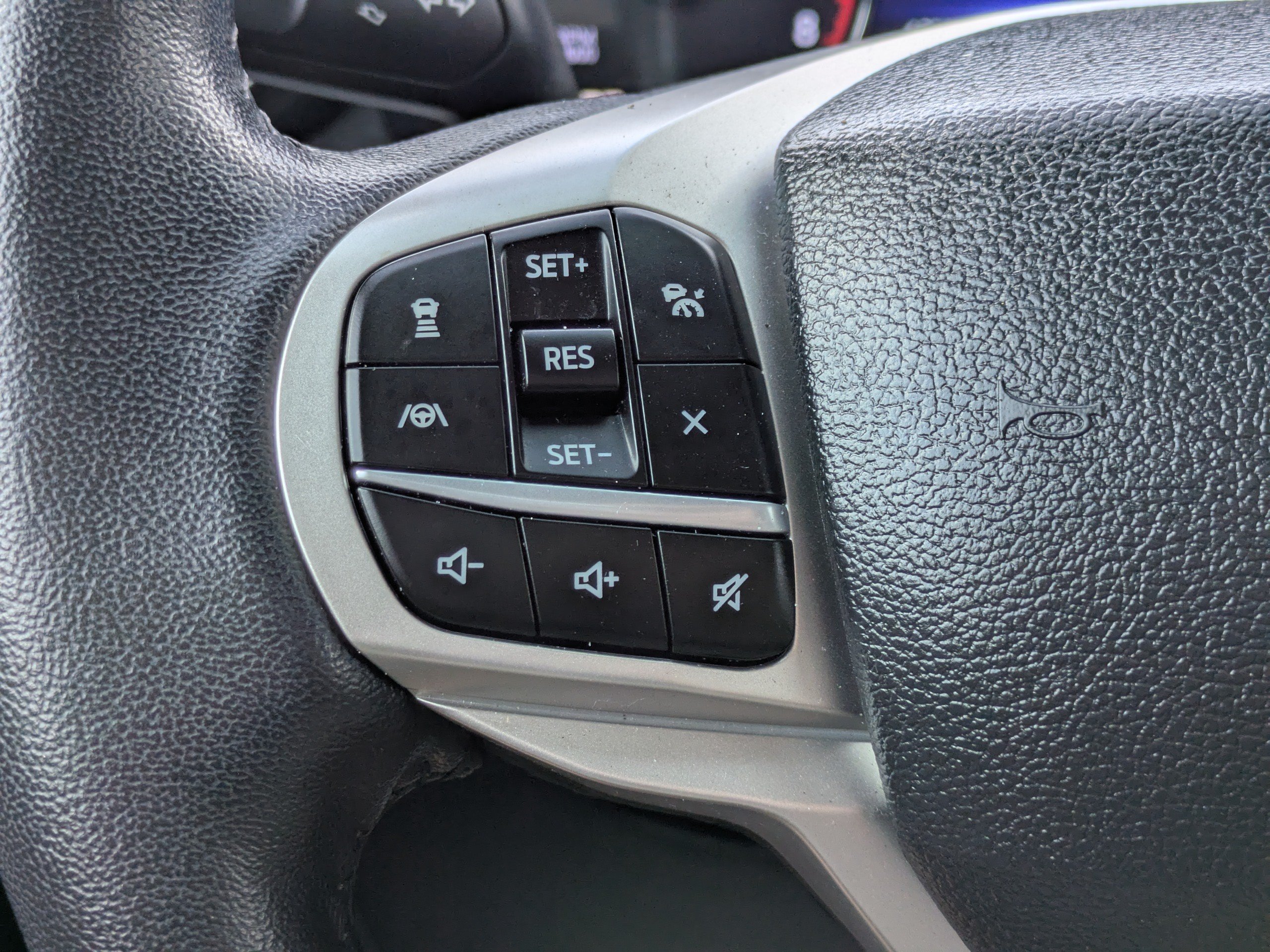 Used 2023 Ford Explorer XLT w/ Equipment Group 202A RWD image 21