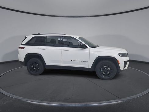 New 2026 Jeep Grand Cherokee Laredo image 16