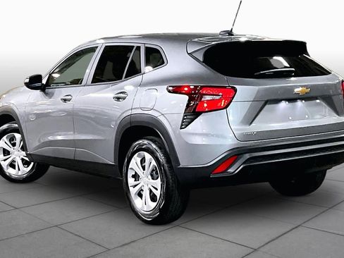 Used 2026 Chevrolet Trax LS FWD image 12