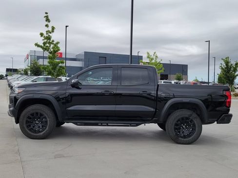 Used 2025 Chevrolet Colorado Trail Boss AWD/4WD image 2