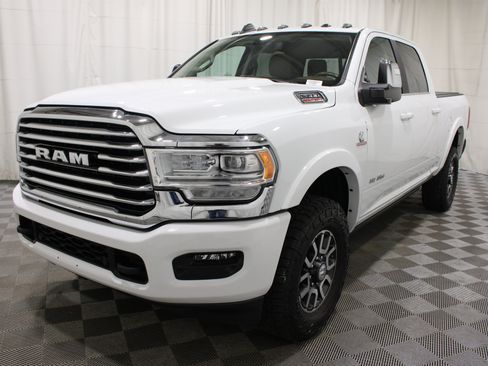 Used 2024 RAM 2500 Limited AWD/4WD image 36