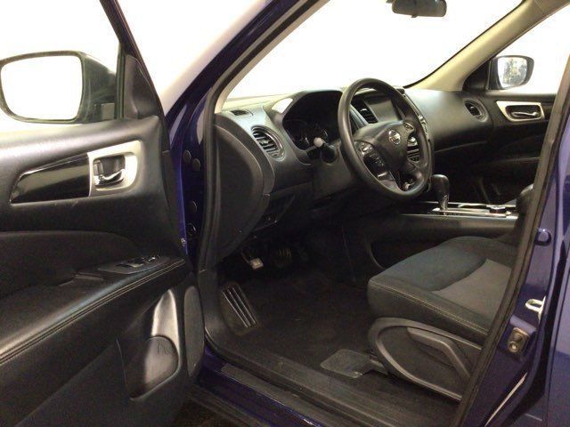 Used 2020 Nissan Pathfinder S AWD/4WD image 17