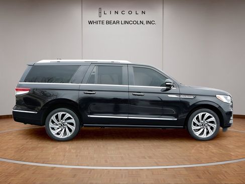 Used 2023 Lincoln Navigator L Reserve image 4