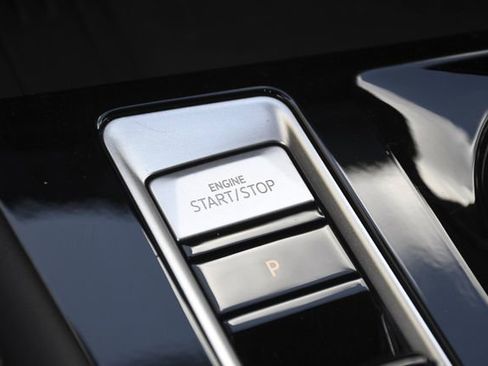 Used 2025 Volkswagen Atlas Cross Sport SE image 14