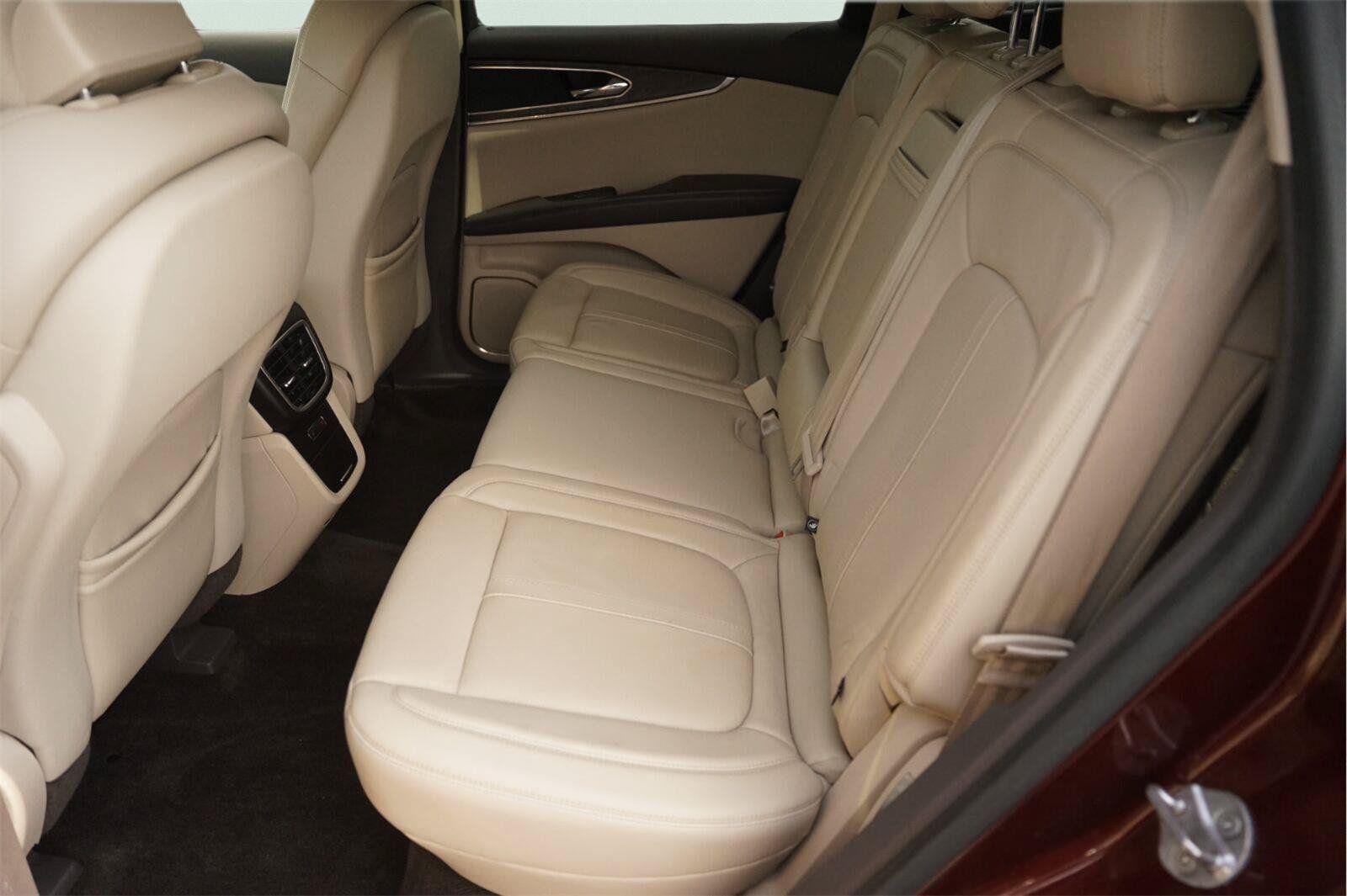 Used 2016 Lincoln MKX Reserve w/ Climate Package FWD image 13