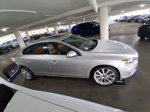 Used 2018 Volvo S60 T5 Inscription image 5