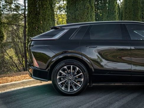 Used 2024 Cadillac Lyriq Tech image 13