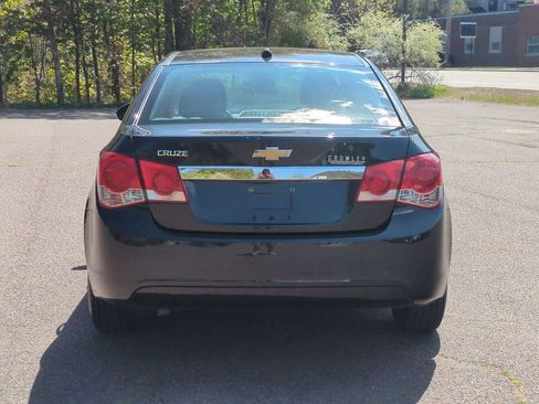 Used 2013 Chevrolet Cruze LS FWD image 5