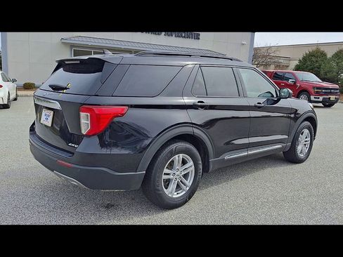 Certified 2021 Ford Explorer XLT w/ Equipment Group 202A AWD/4WD image 8