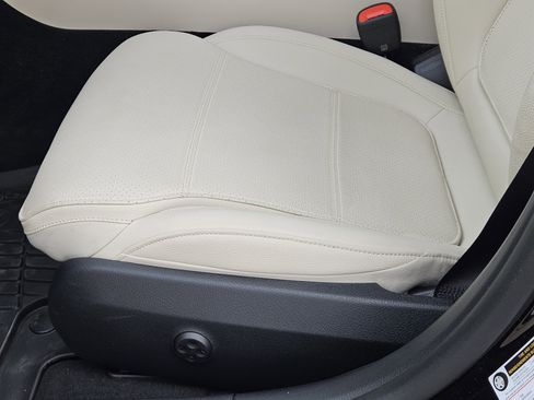 Certified 2025 Mercedes-Benz C 300 Sedan image 24