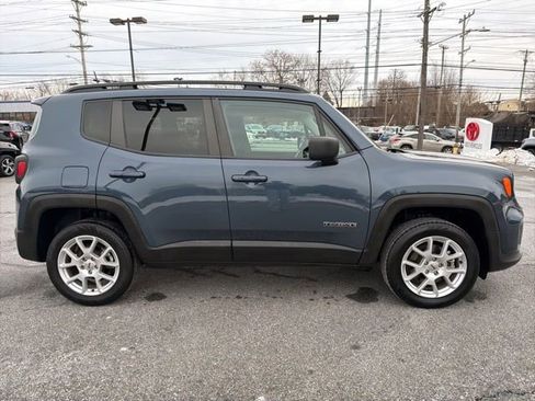 Used 2022 Jeep Renegade Latitude image 10