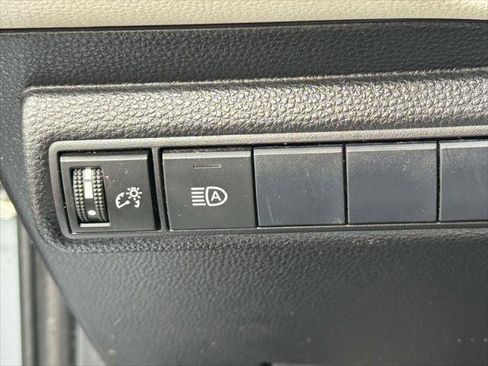 Used 2021 Toyota Corolla LE w/ Carpet Mat Package (TMS) FWD image 18