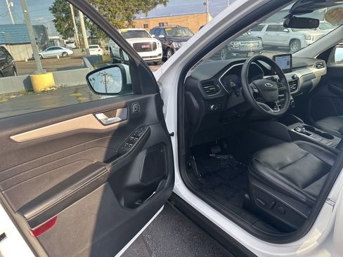 Used 2022 Ford Escape SEL w/ Technology Package image 24