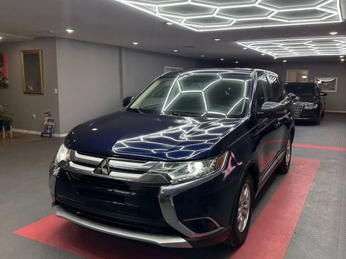 Used 2016 Mitsubishi Outlander ES image 2